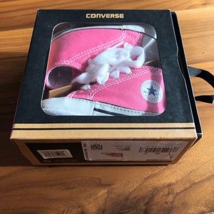 NWT Converse Chuck Taylor crib sneaker